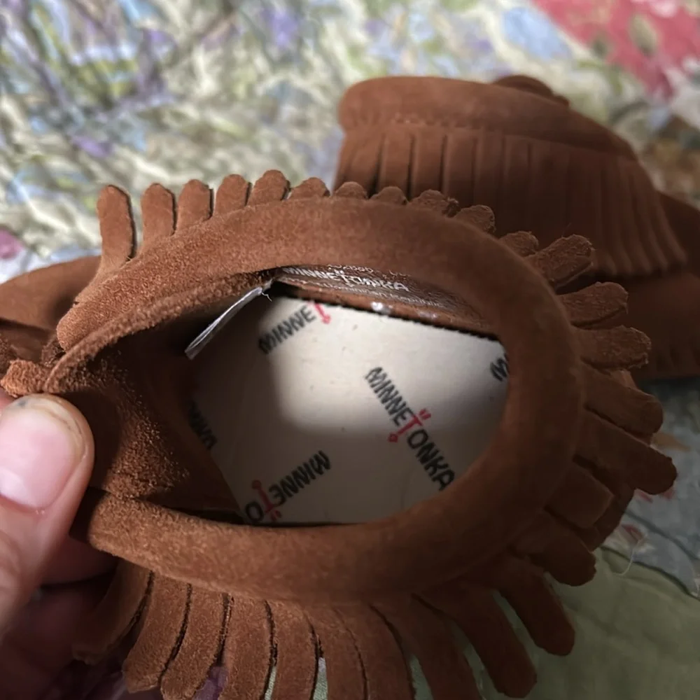 Minnetonka toddler moccasins size 6